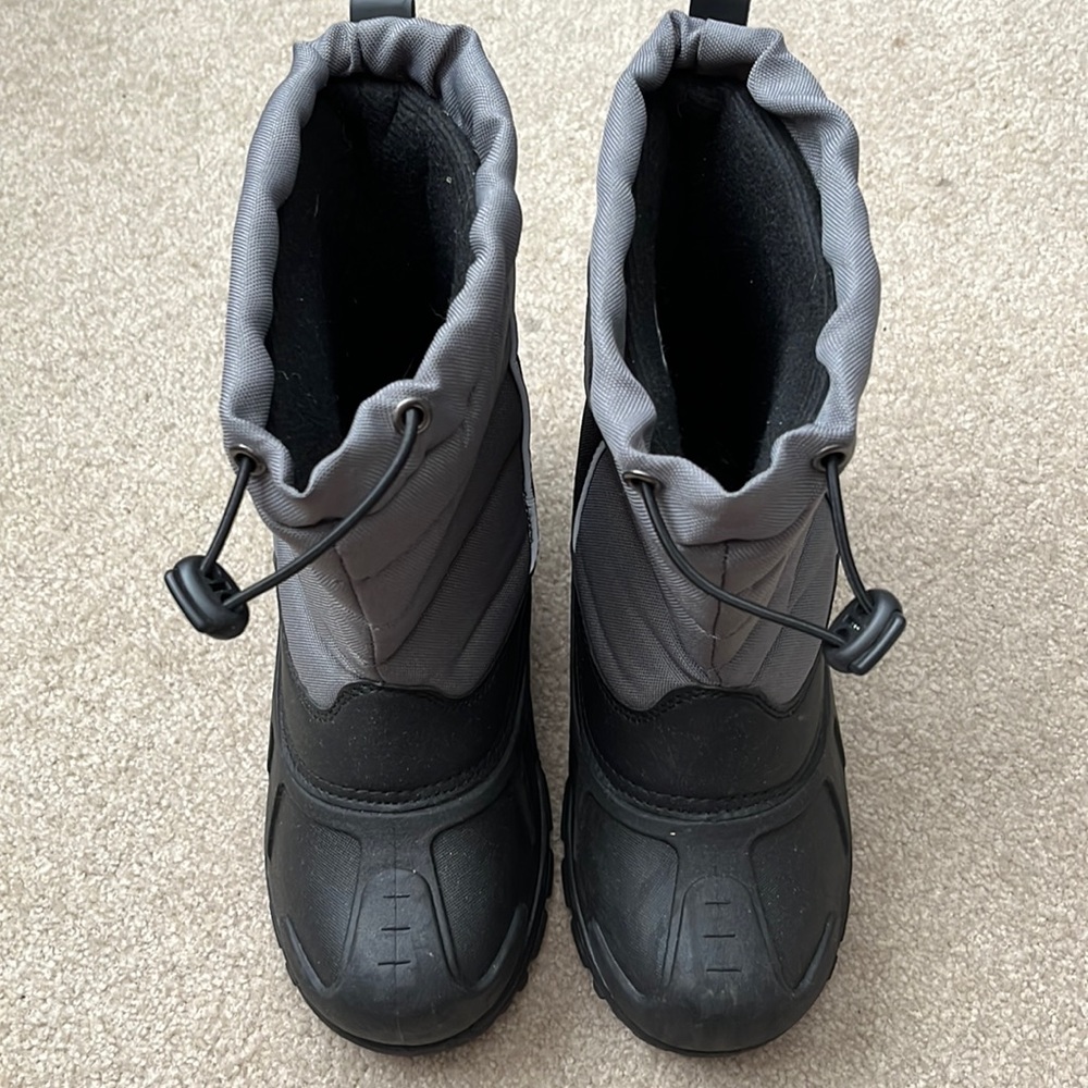 Like new Itasca youth snow boots, sz 4